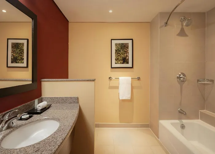 Family Hotel: Courtyard By Marriott Leon At The Poliforum